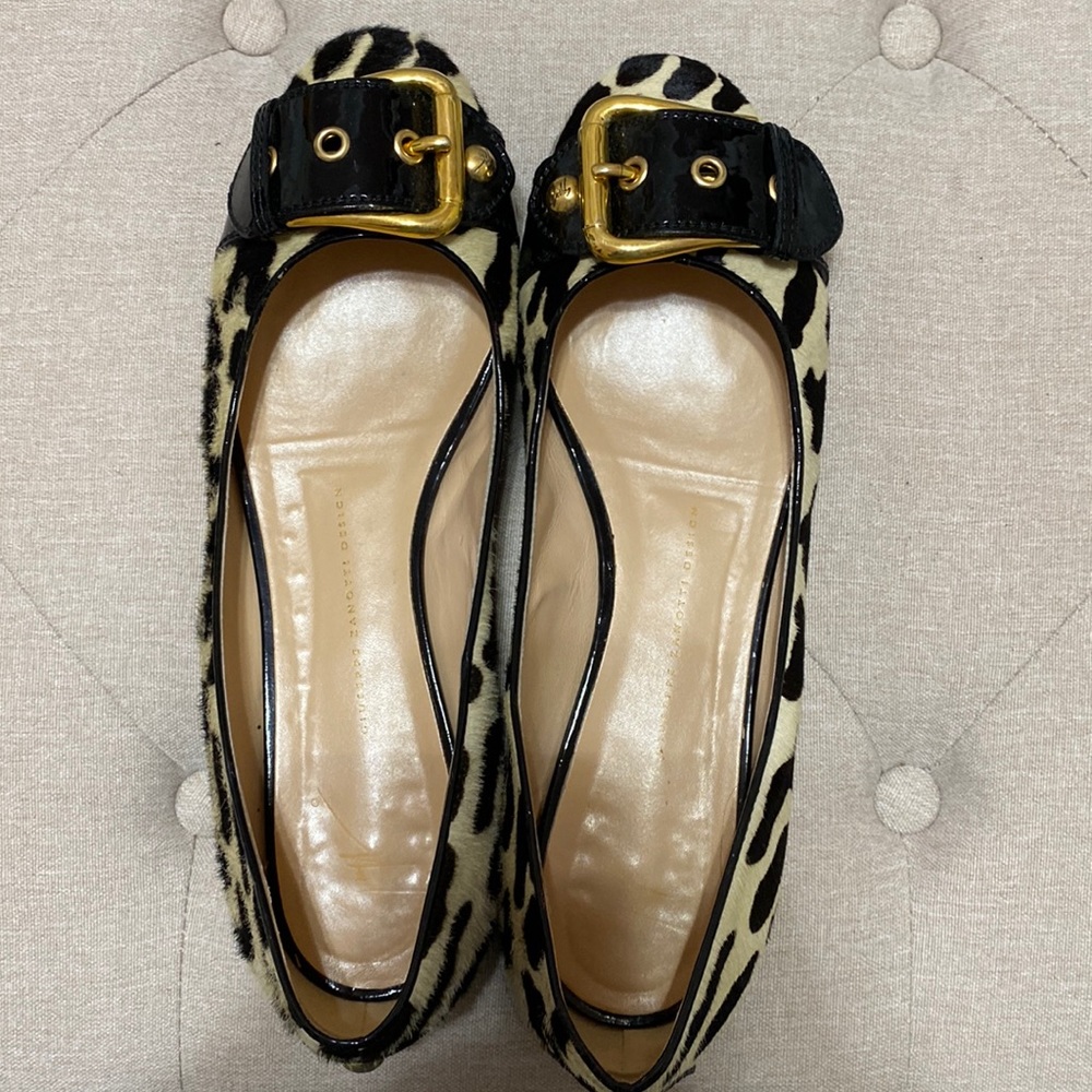 EUC guidpeppe Zanotti flats